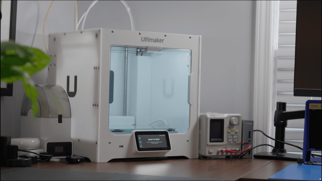 An Ultimaker S3 3D Printer